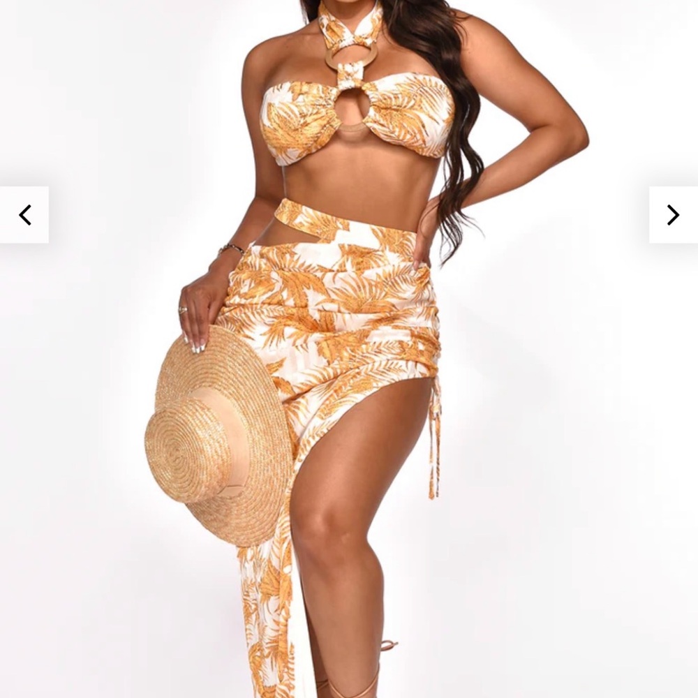 Vacation two piece set gold and white (white fox) size large